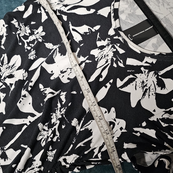 🆕 INC International Concepts | Sugar Rush Blouse in Black & White Floral size S - Picture 7 of 9
